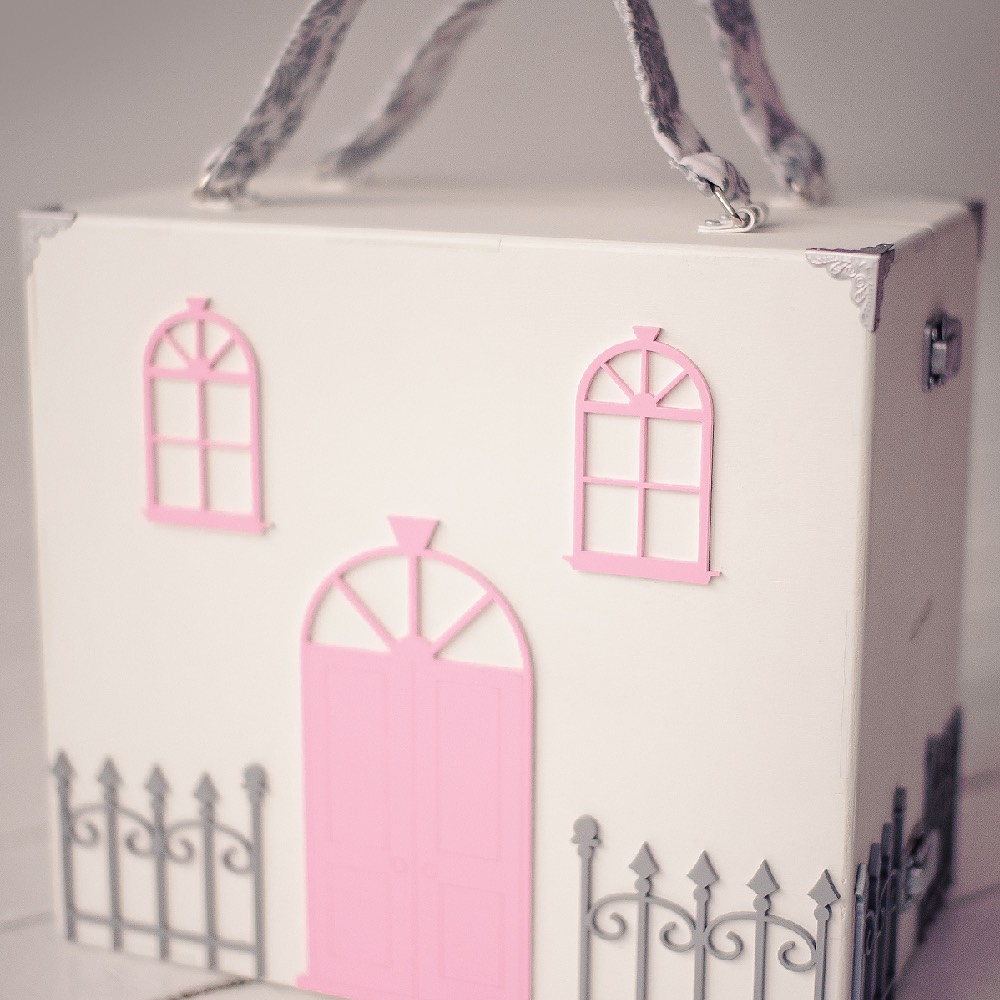 Дом-чемодан для куклы Carolon "Сказка", бело-розовый